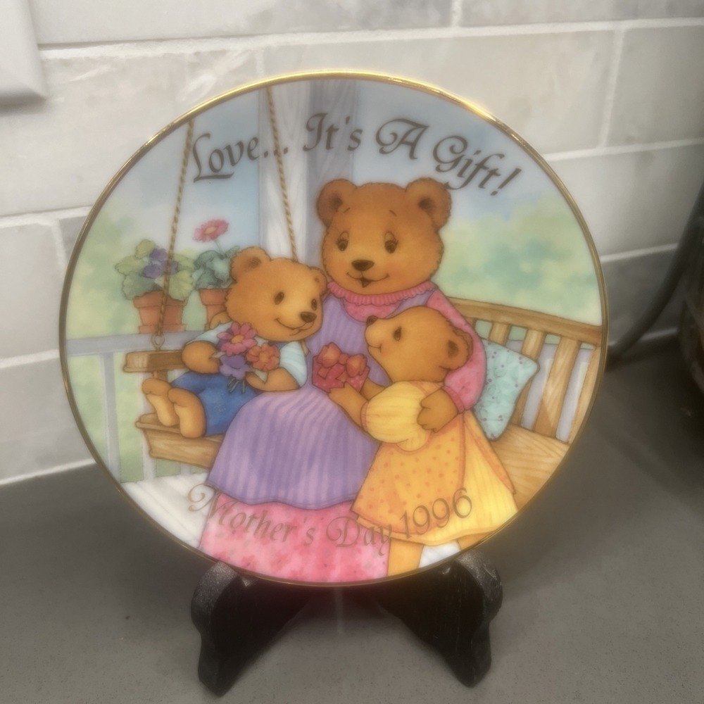 Avon Porcelain Collector Plate Mother's Day 1996 Teddy Bear 22K Gold Trim
